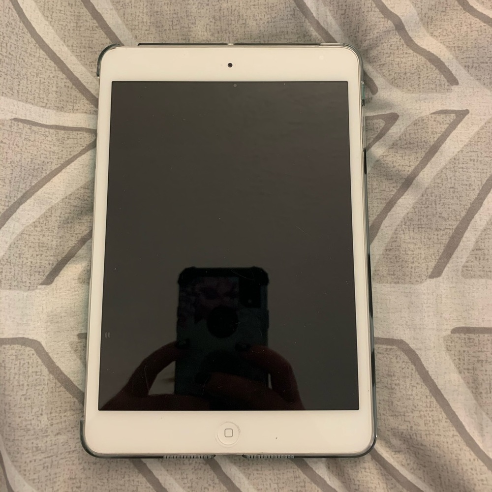 Wi-Fi only IPad mini. (7th generation I think)